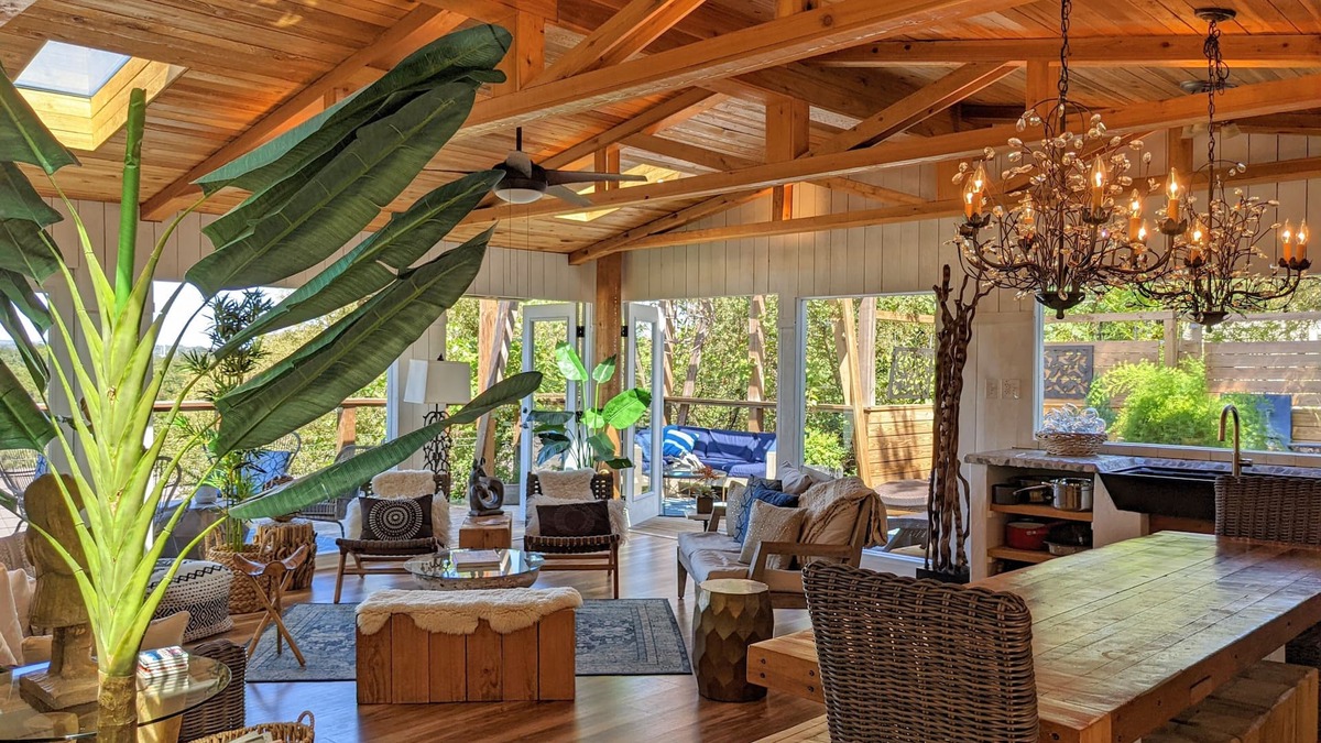 Barton Heights House | Glass Treehouse WINTER EXOTIC-KAYAK-SUP/Bike/Hike/POOL-LAKE-RIVER-GARDENS-FOOD