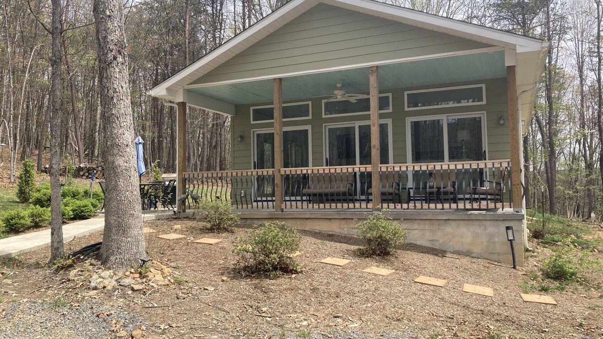 Delray House | Glasshouse in the Woods. Five acres of wooded privacy and wildlife.