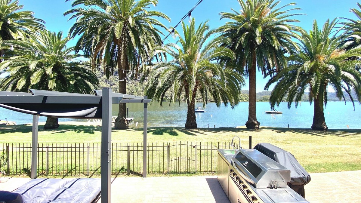 Wisemans Ferry House | Glasshouse on the River is Pet Friendly, bring your boat or jet-ski