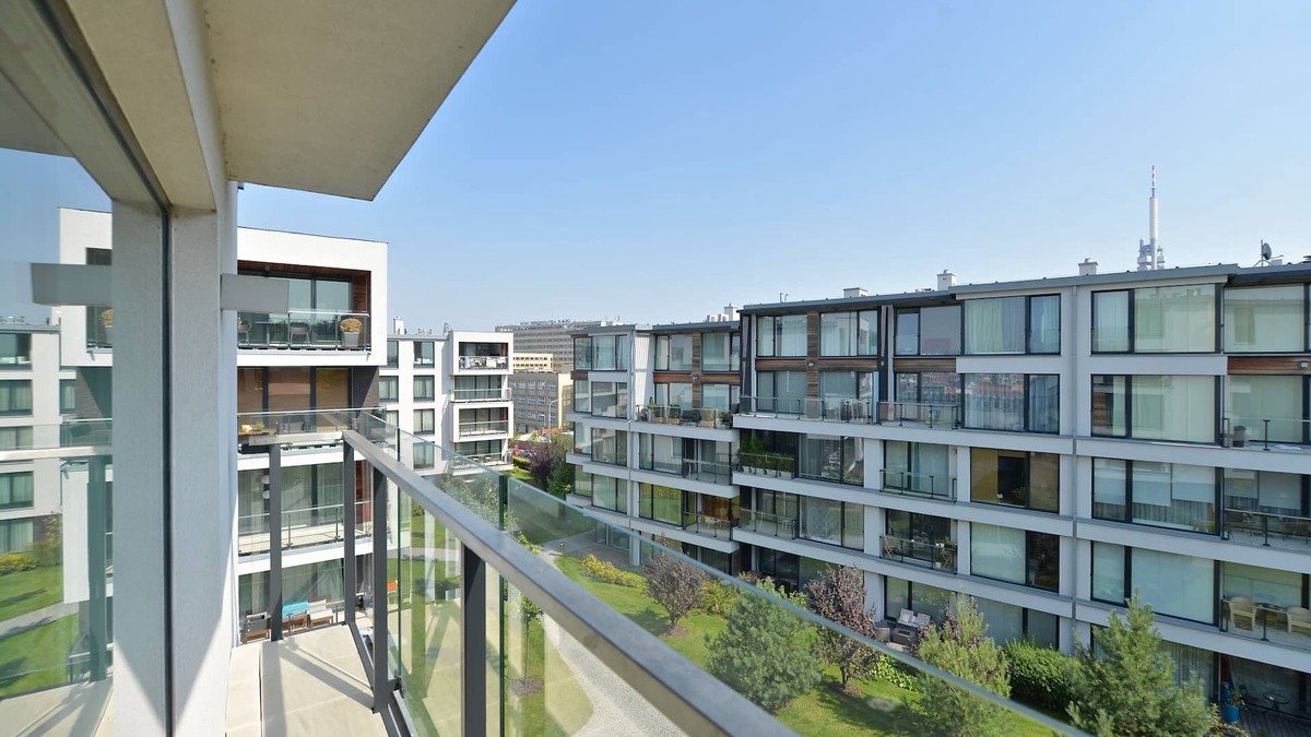 Vinohrady Apartment | GLASSHOUSE WENCESLAS SQ FREE GARAGE