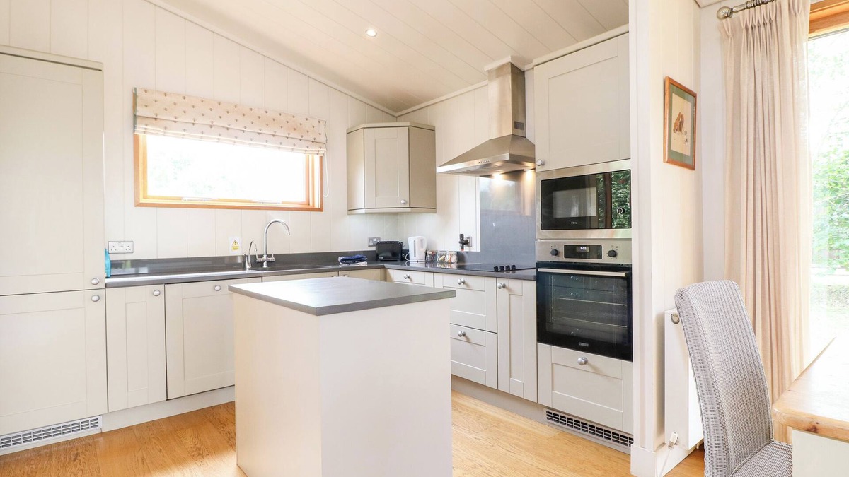 Barnsdale Cottage | GLASTON, pet friendly, with open fire in Exton, Rutland