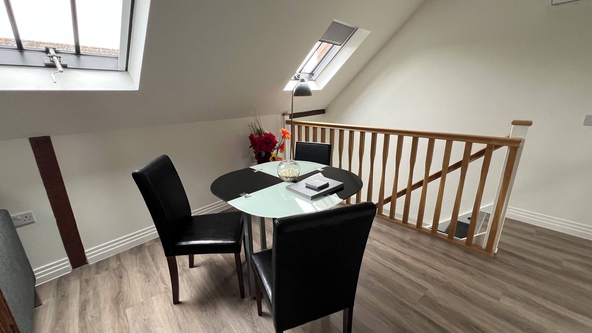Glastonbury Apartment | Glastonbury Secret Retreat - 1 BD Split-Level Holiday Let Apartment, Sleeps 3