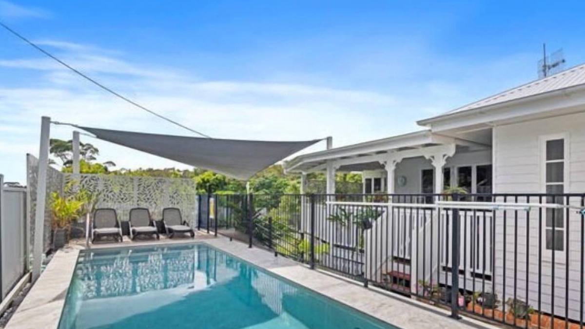 Redland Bay Cottage | Glebe Cottage with swimming pool. Pet friendly with lots of space to run.