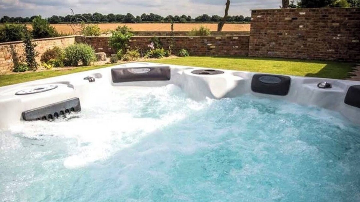 Lincoln House | Glebe Farm 4Br, Sleeps 11, Hot Tub, Pet Friendly