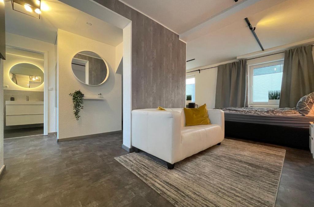 Bueckeburg Apartment | Gleis 12 , kontaktloser 24-7-Check In, barrierefrei ,Smart TV, W-LAN, Parkplatz kostenlos
