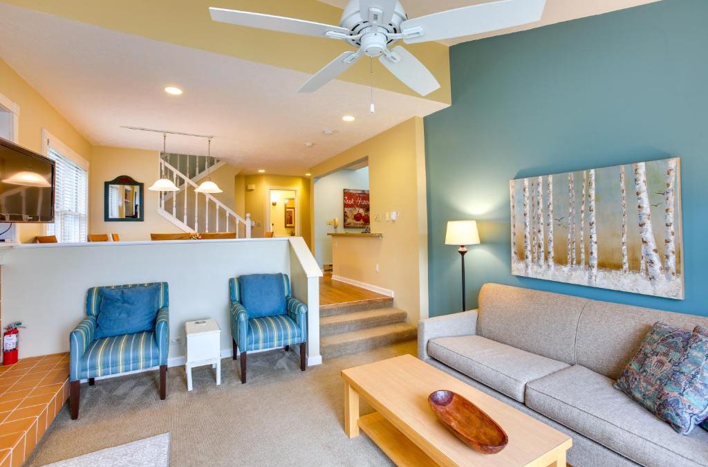Maple City Apartment | Glen Arbor Vacation Rental with Views of Lake!