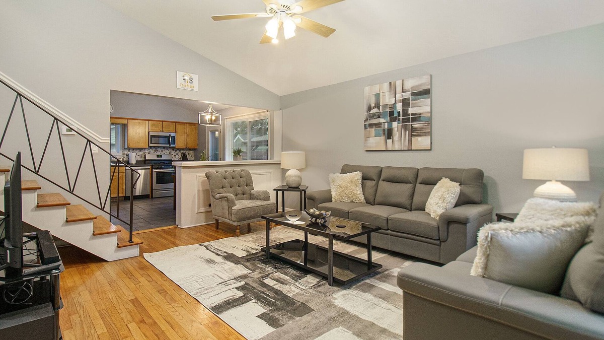 Glen Ellyn House | Glen Ellyn FHS Rental