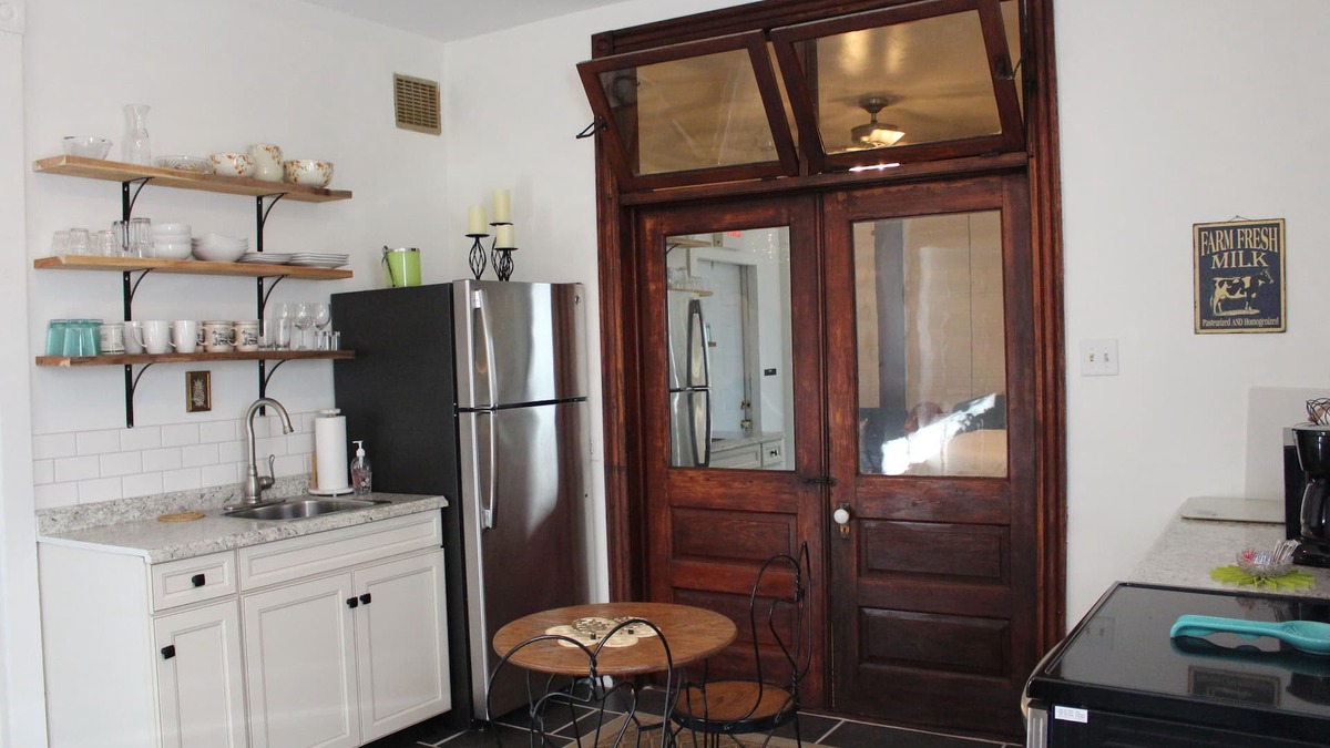 Jim Thorpe Apartment | Glen Onoko Getaway - minutes from the Gorge, 1800s Charm, Modern Comfort