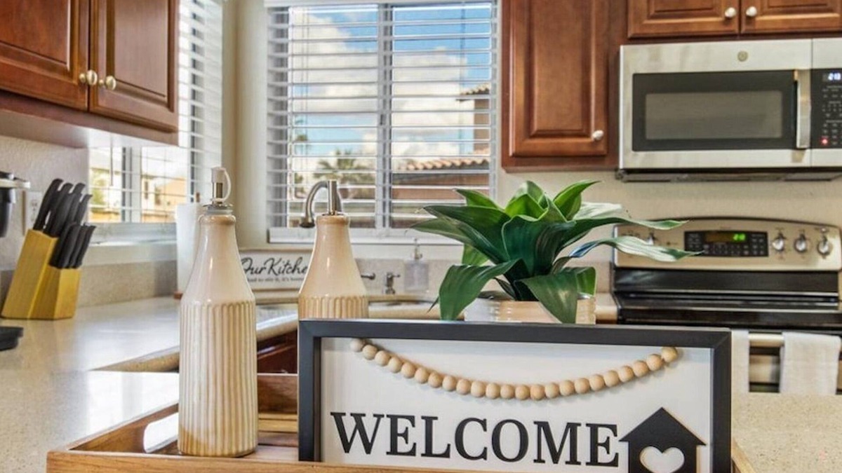 Dave Brown Utopia House | Glendale 4 Bdrm w/Backyard Oasis. Pool and Spa!
