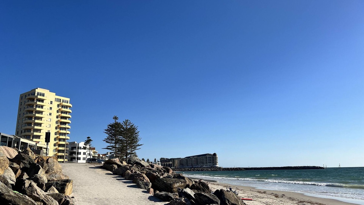 Glenelg North Apartment | GLENELG beach front 2 BEDROOM UNIT