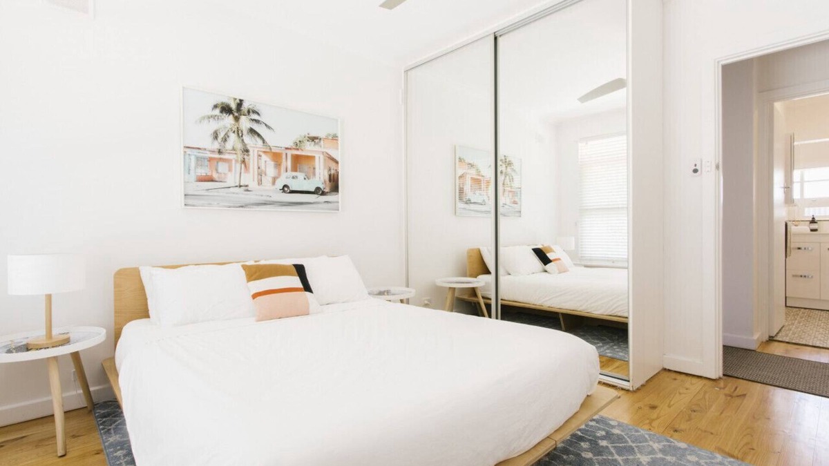 Glenelg East Apartment | Glenelg Gem 3 - Koala Beds I Nespresso I Wifi