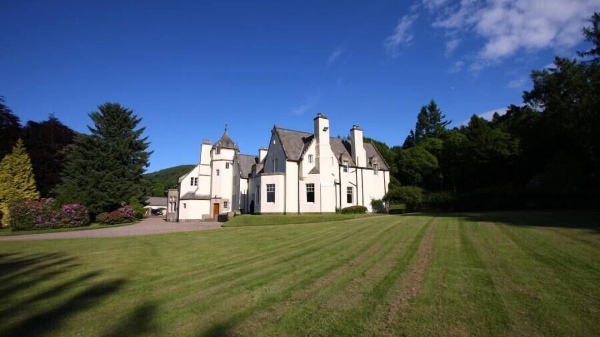 Aberargie Cottage | GLENFARG HOUSE, family friendly, with a garden in Glenfarg