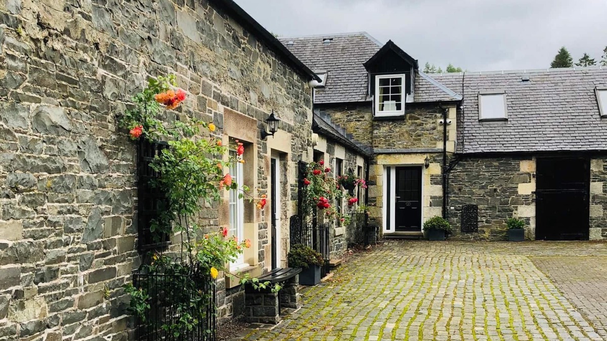 Biggar Cottage | Glenheurie Cottage - a cottage that sleeps 7 guests in 3 bedrooms