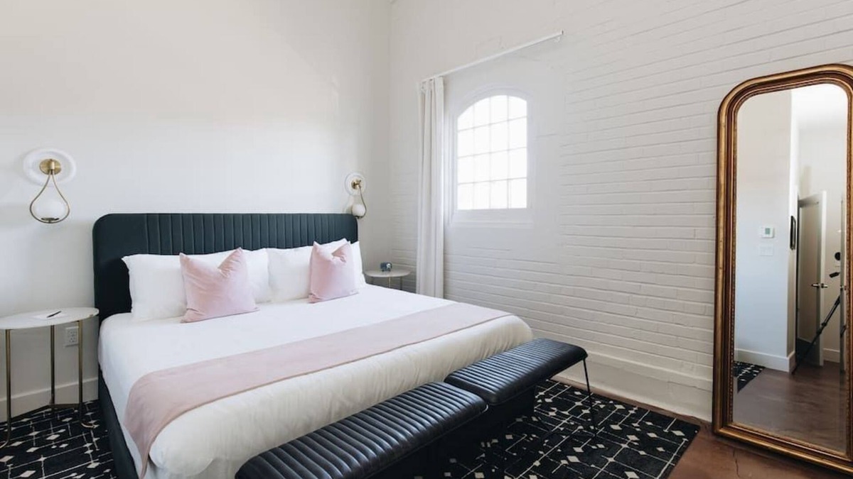 Tyler Park House | Glenmary Suite 204 at The Bellwether Hotel