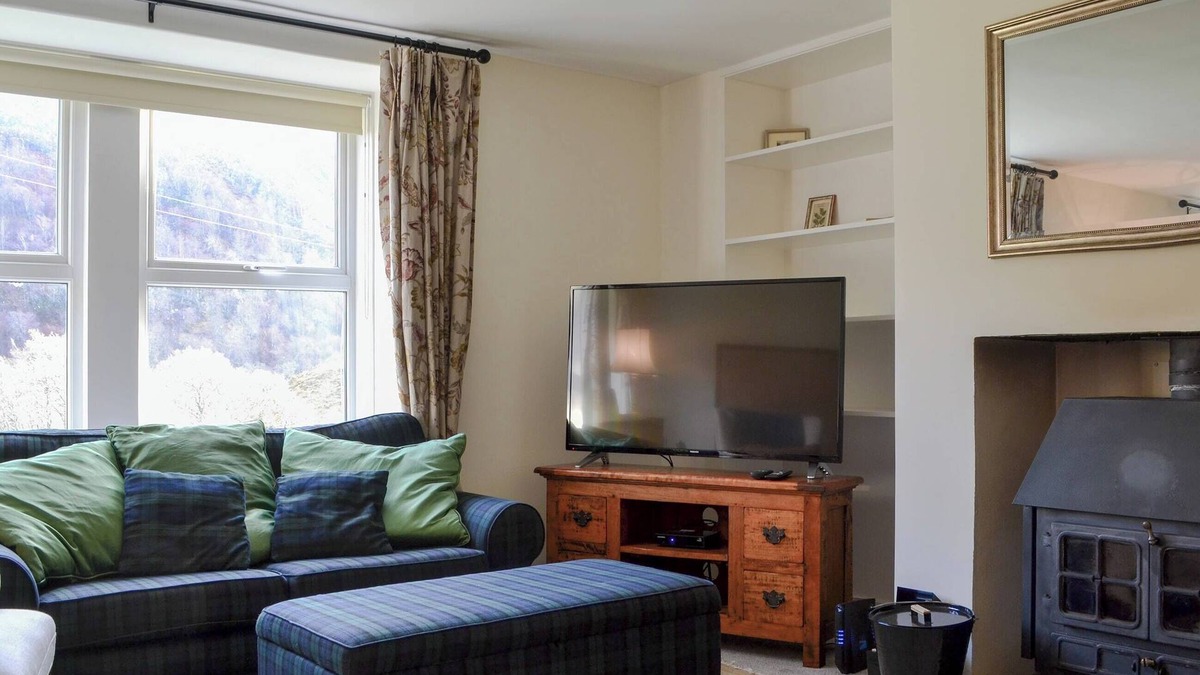 Kyleakin Cottage | Glenmeanich Cottage - UK33789