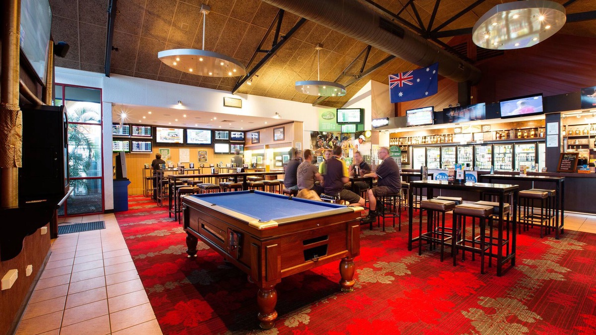 Norman Gardens Hotel | Glenmore Tavern