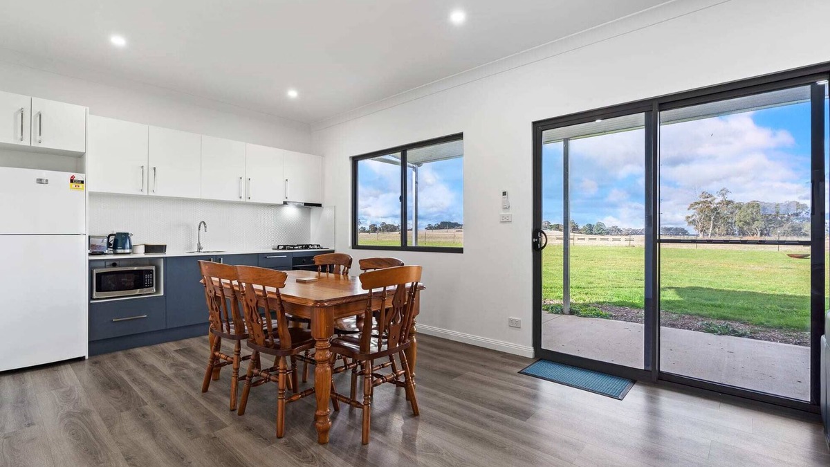 Forest Reefs House | Glenowrie Cottage - 1 King, 2 Singles - Near Cadia