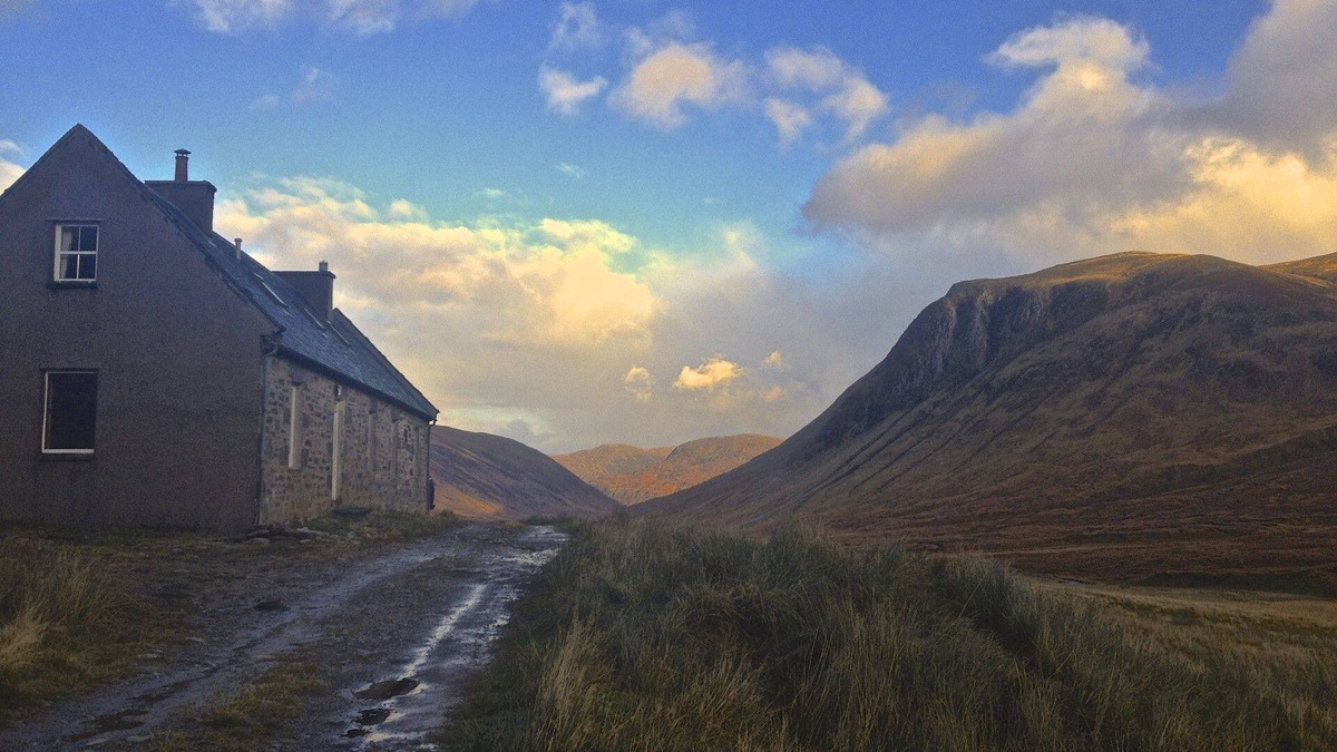 Strathcarron Apartment | Glenuaig - Remote Hunting Lodge