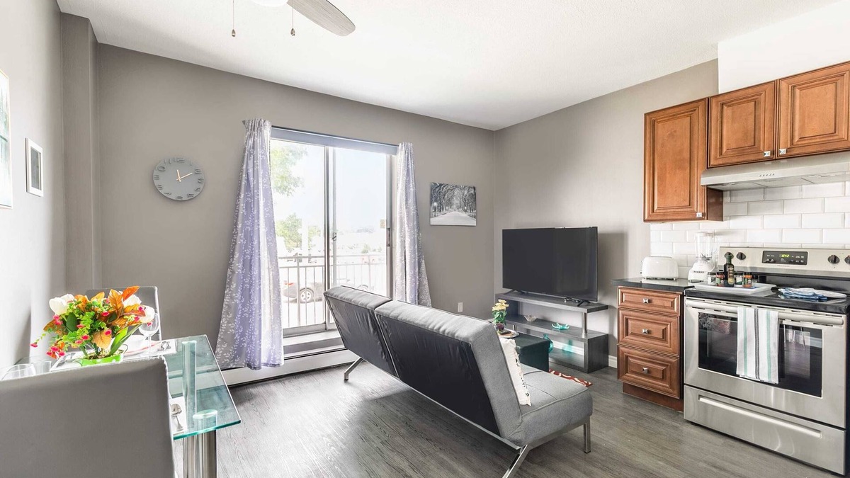Hamilton Apartment | Glenview West Apartment w Patio - Near Downtown!