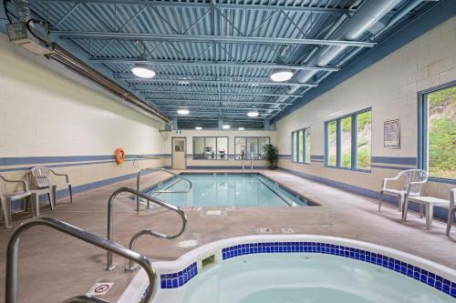 Trail Hotel | Glenwood Inn & Suites
