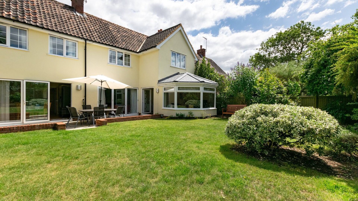 Woodbridge House | Gleve House - Four Bedroom House, Sleeps 7