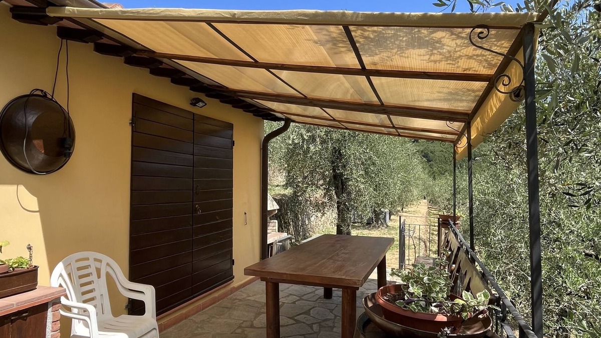 Vicopisano Apartment | "Gli Olivi": apartment in a holiday home.