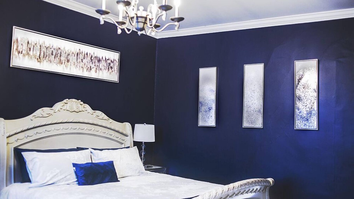 Cobourg Apartment | Glitz and Glamour at Lakehurst