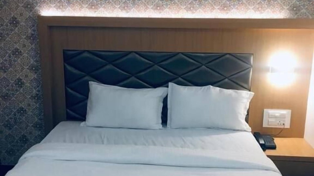 Thane West Hotel | Glitz Hotels AR Residency
