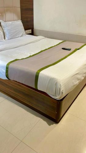 Vile Parle Hotel | Glitz Hotels Regal International - Nr International Airport Mumbai