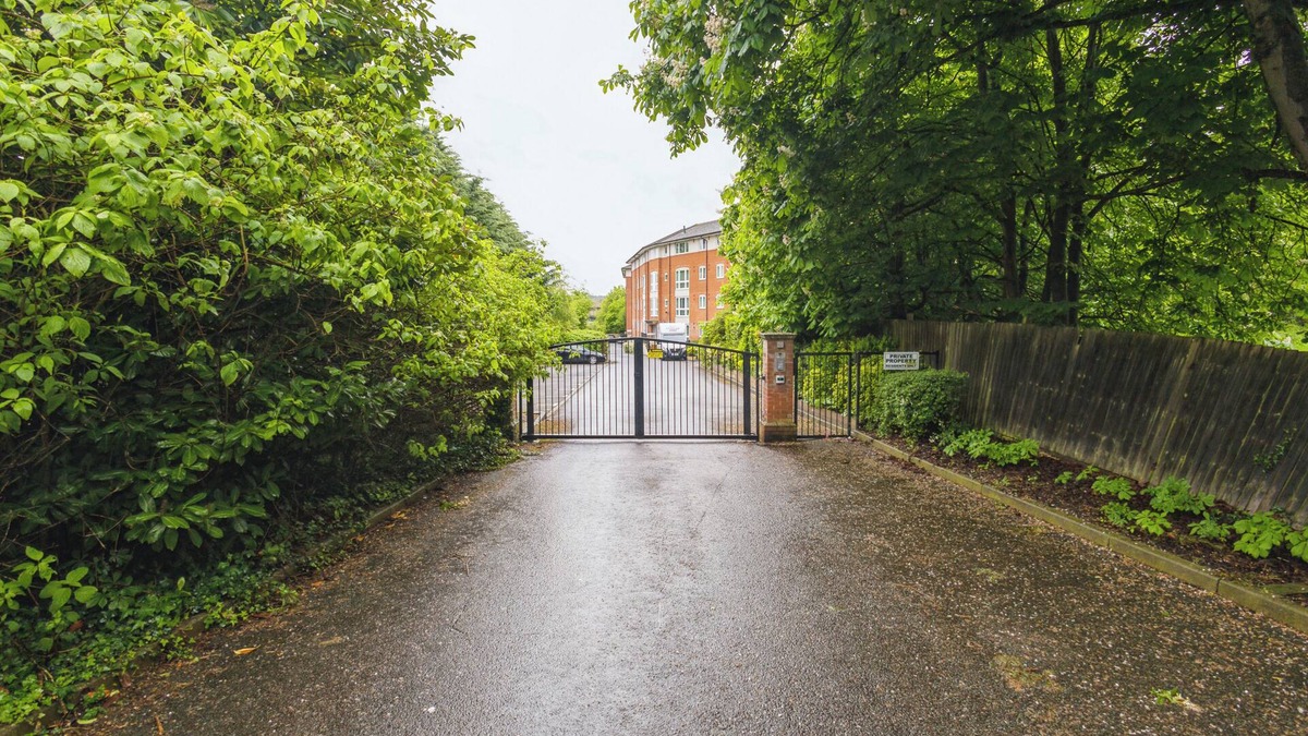 Hatfield Apartment | Global Boutique Relocation Ltd 2bed -free Parking