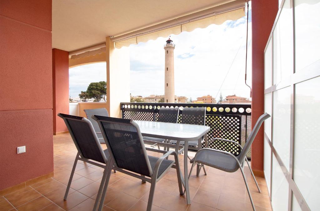 Canet de Berenguer Apartment | Global Properties, Apartamento con terraza y piscina en la playa de Canet