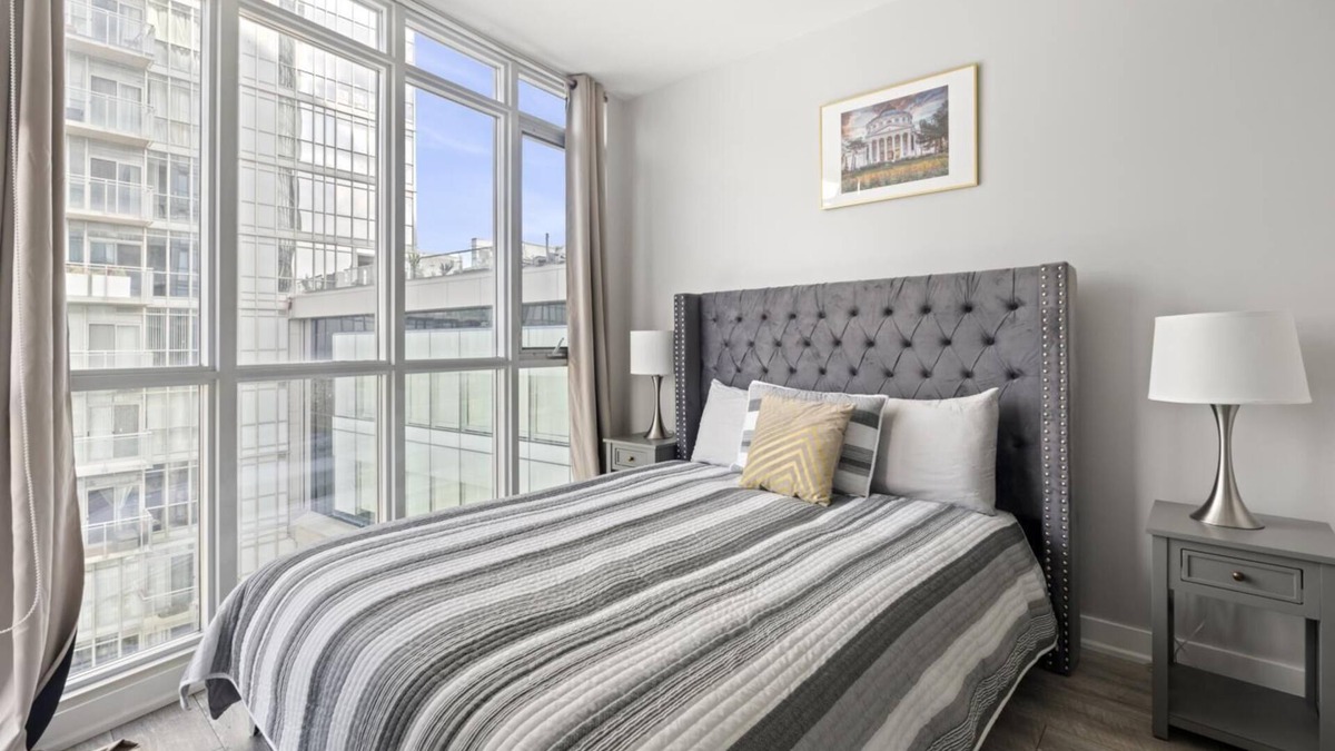CityPlace Condo | GLOBALSTAY. High Floor in Downtown Toronto 1bd+den