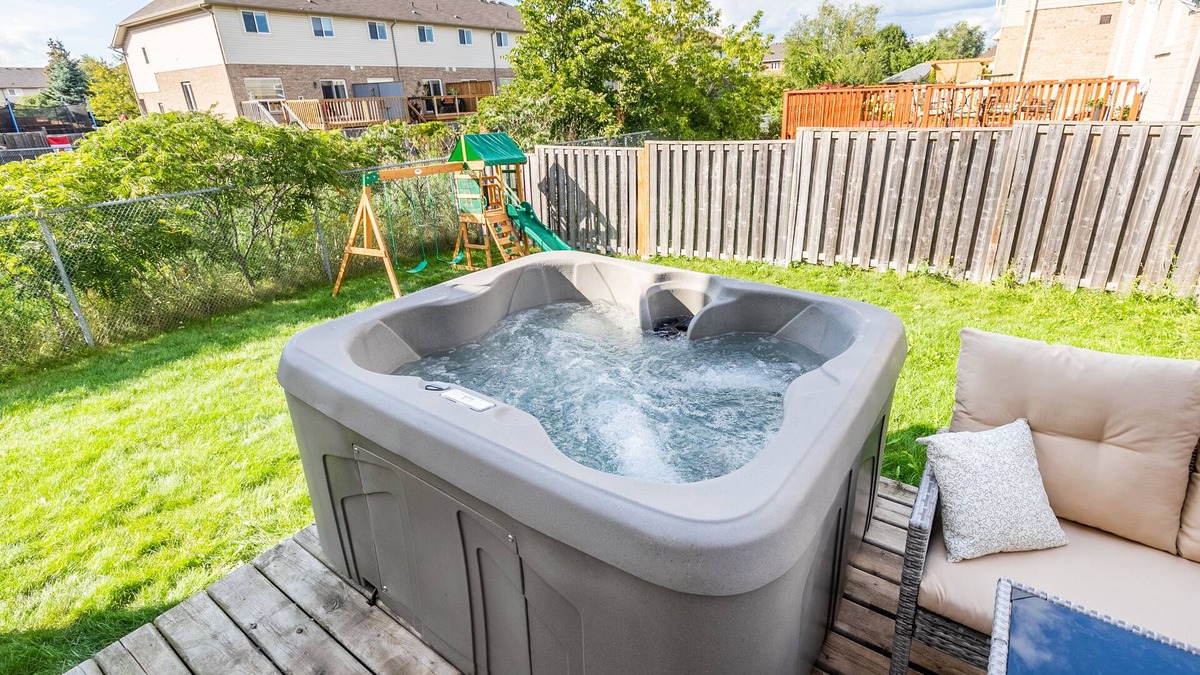 Stoney Creek Apartment | GLOBALSTAY. Luxury 3BR Townhomes with HOT TUB, Gym, BBQ