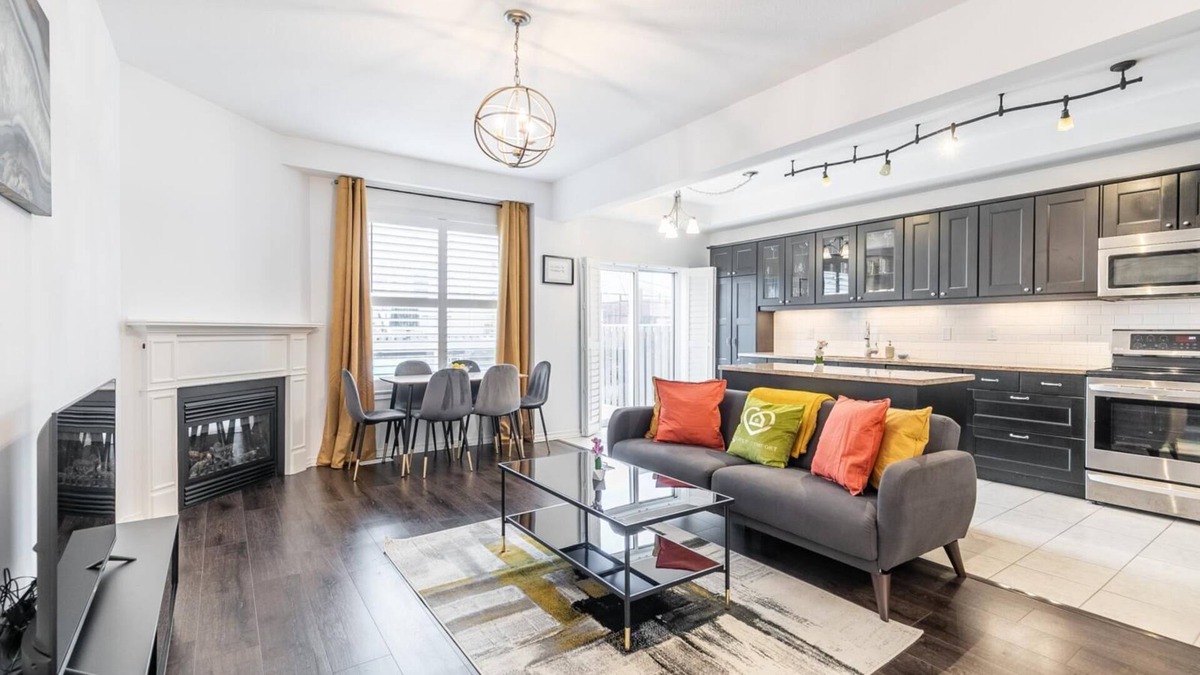 Stoney Creek House | GLOBALSTAY . Spacious 3Bd 2.5Ba Townhome. Hot Tub & BBQ
