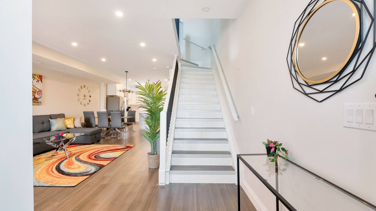 Walkerville Apartment | GLOBALSTAY. Unique New Townhomes for 16 Guests. HOT TUB, BBQ