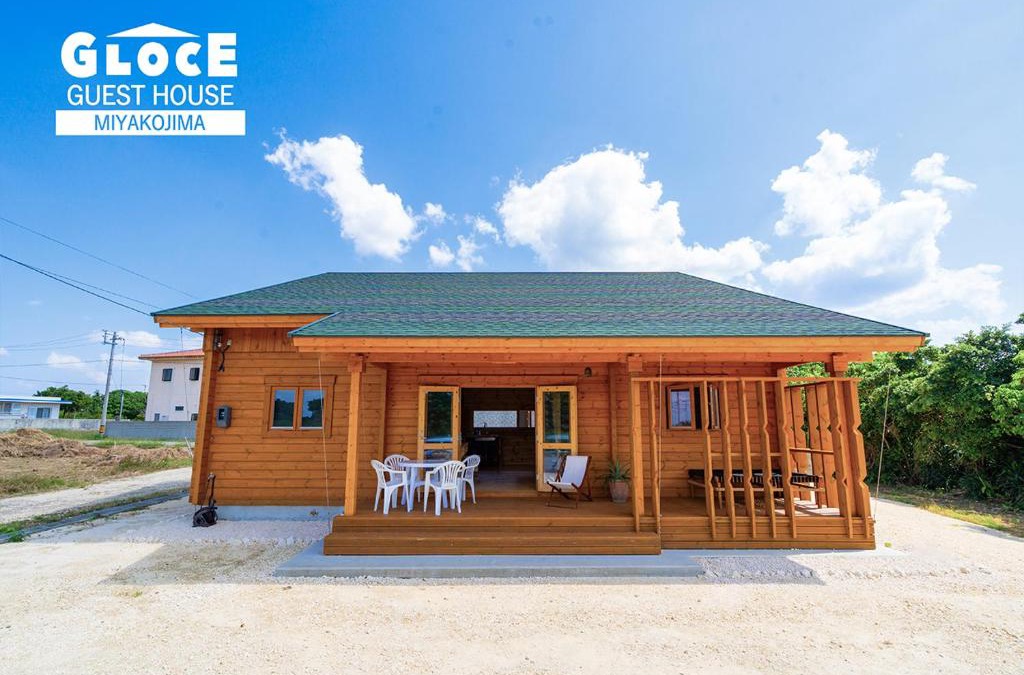 Yonaha House | GLOCE 宮古島 LAPSl 与那覇前浜ビーチまで徒歩5分宮古島の自然と犬に癒されるオーナー同居型ゲストハウス