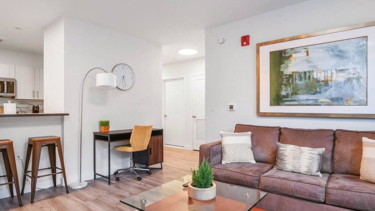 Orange Hotel | Glorious ! 1BR King! Free Parking !30 min to NYC