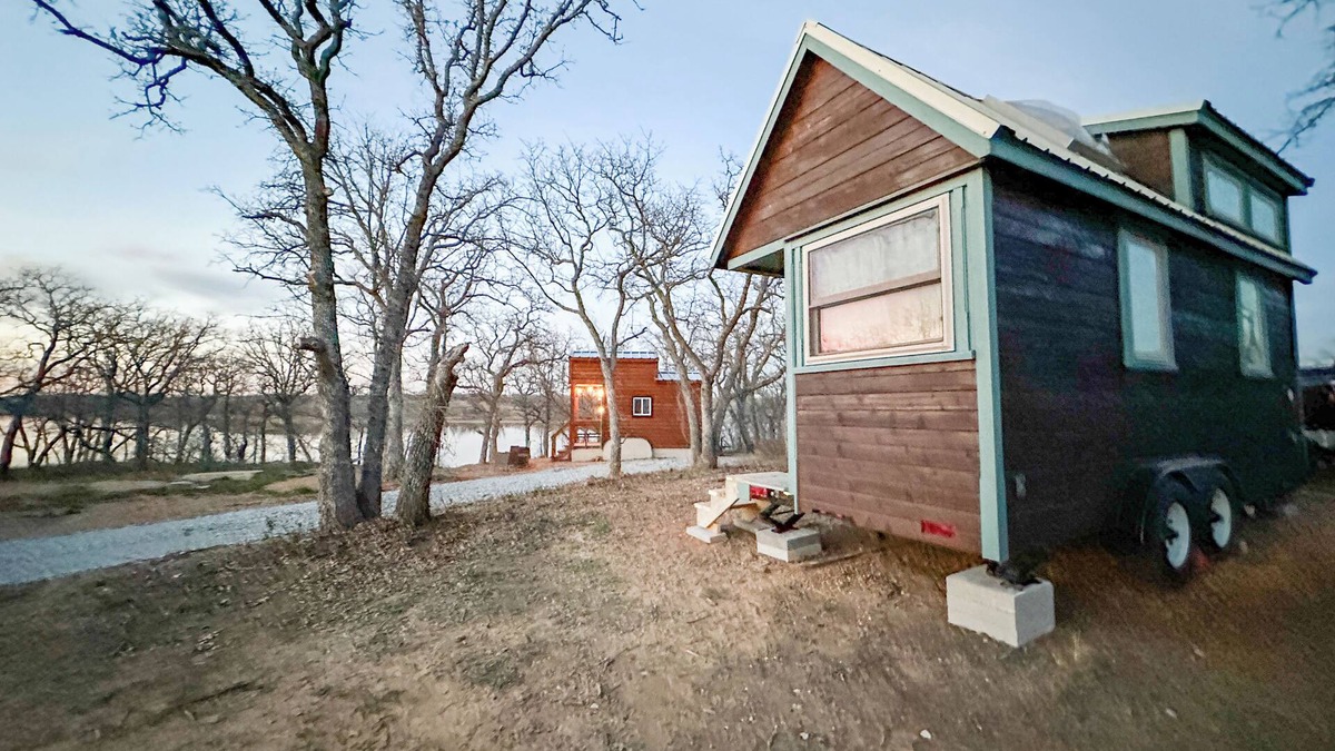 Eastland Cabin | Glorious 2 Lake Eastland Glamping Tiny Town Egrets
