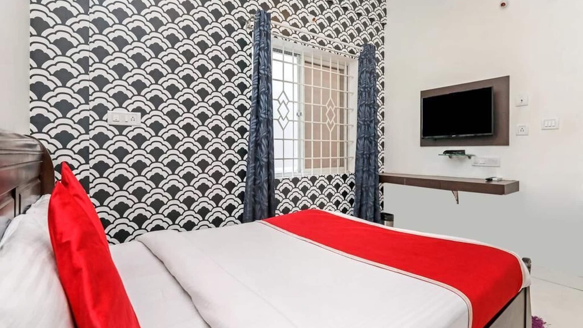 Hebbal Hotel | Glorious Rooms Stay near Hebbal Railway Station