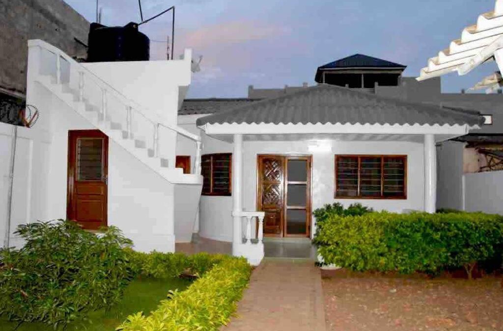 Lome House | Gloryphil House