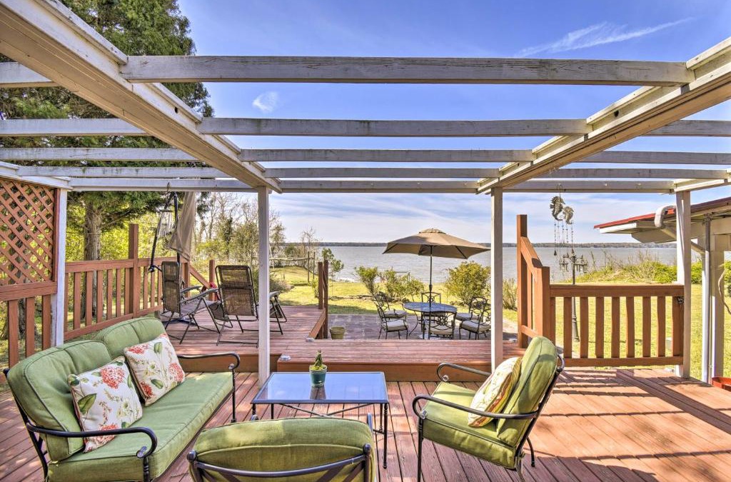Bellamy House | Gloucester Retreat with Backyard Oasis and Pier!