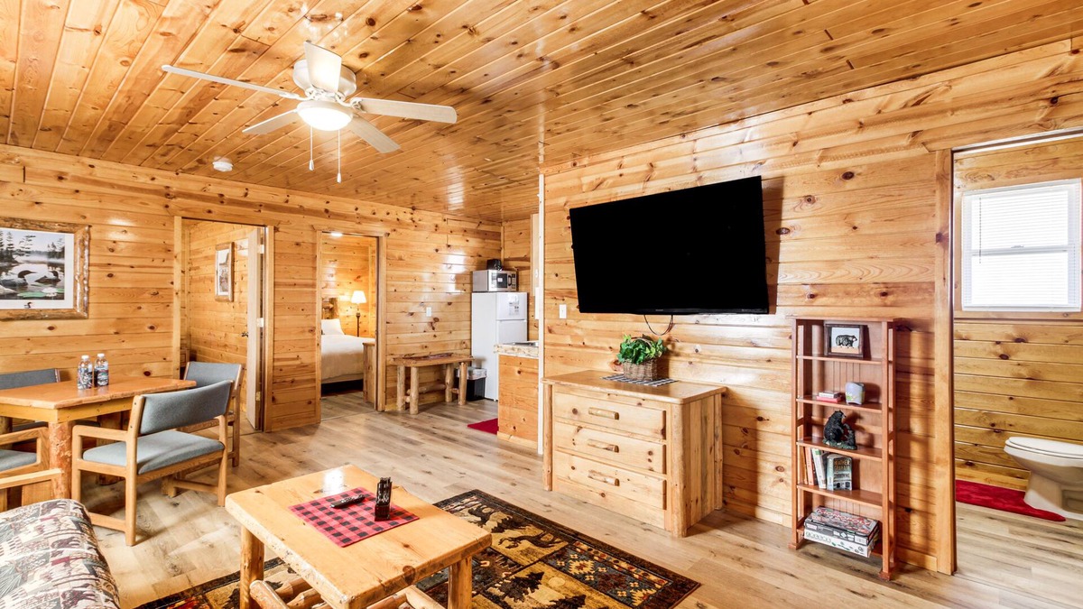 Garrison Cabin | 'Glowacki's Lodge' Mille Lacs Lake Group Getaway!