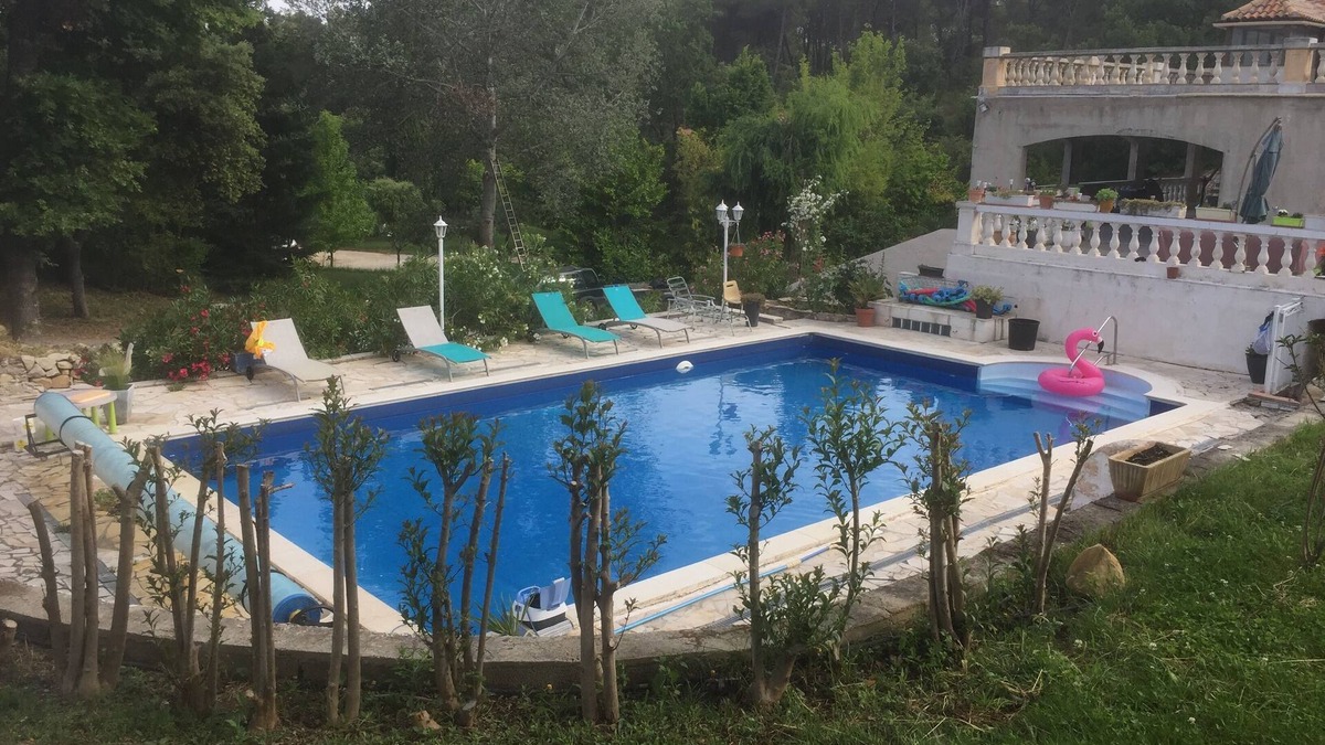 Peyrolles-en-Provence Apartment | Glykini Apartment