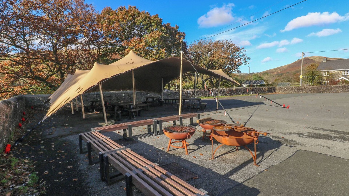 Dol-y-Gaer Cottage | Glyntawe Outdoor Centre