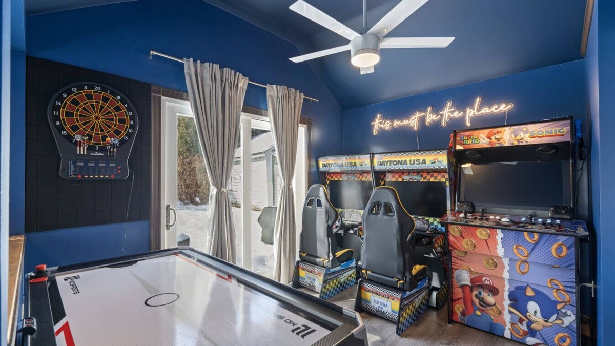 Westside House | GmRm/Rcade | Wk2Food&Drink | 1stFl B&B | 1-StepAcc