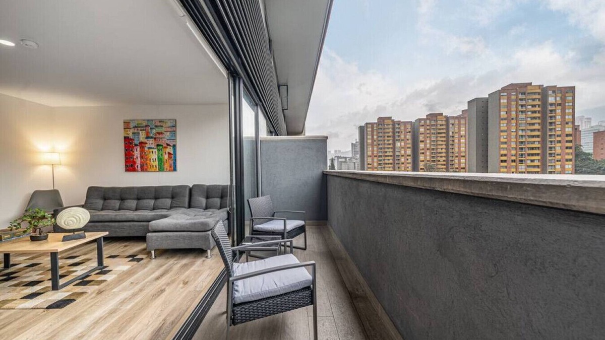 La Aguacatala Apartment | Go Living 703 · Modern Apt near Milla de Oro AC and coworking