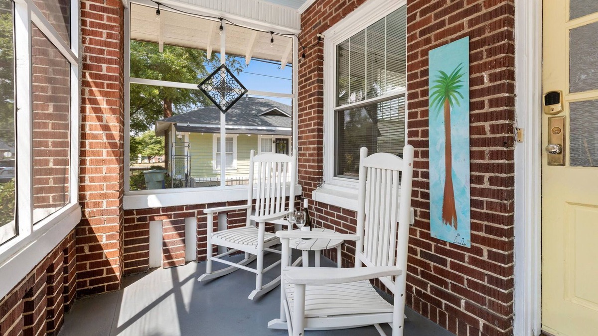 Earlewood House | Go with the Flo: 2BR/2BA Renovated Bungalow Near USC, Downtown & Ft. Jackson