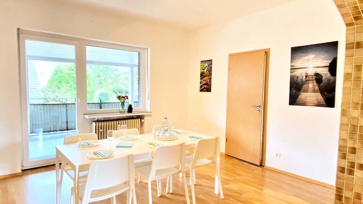 Pfalzdorf Apartment | Go02 4 Zimmer Apartment mit Balkon & Garten, 100qm, Maximal 6 Personen