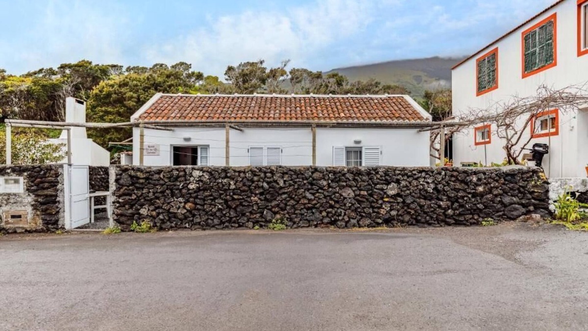 Sao Mateus House | Goat's Retreat