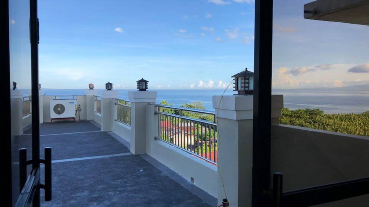 Culasi Hotel | Godo's Hotel and Restaurant